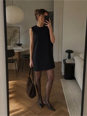 Max Mara Black Virgin Wool Shift Mini Dress Sleeveless Size 40